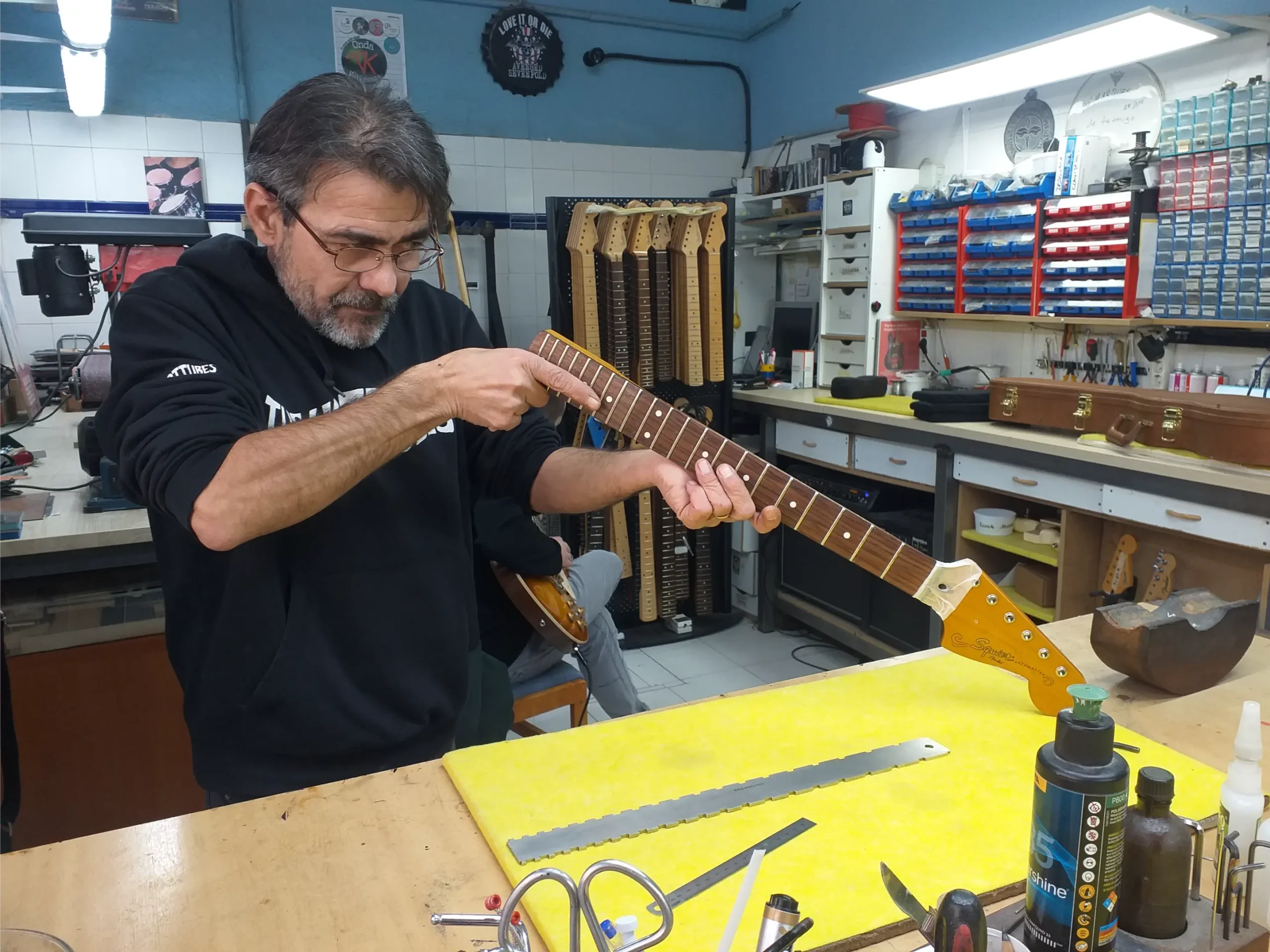 luthier luthier