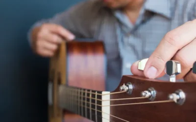 Mi guitarra se desafina sola: causas y soluciones