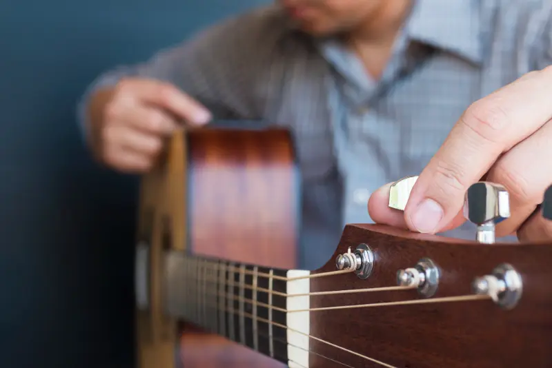 mi guitarra se desafina sola mi guitarra se desafina sola