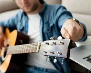 ¿por qué se desafina mi guitarra?